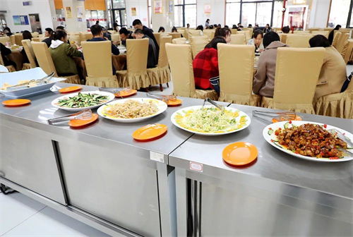 繼續(xù)教育學(xué)院餐飲服務(wù)社會化 提升后勤服務(wù)質(zhì)量水平